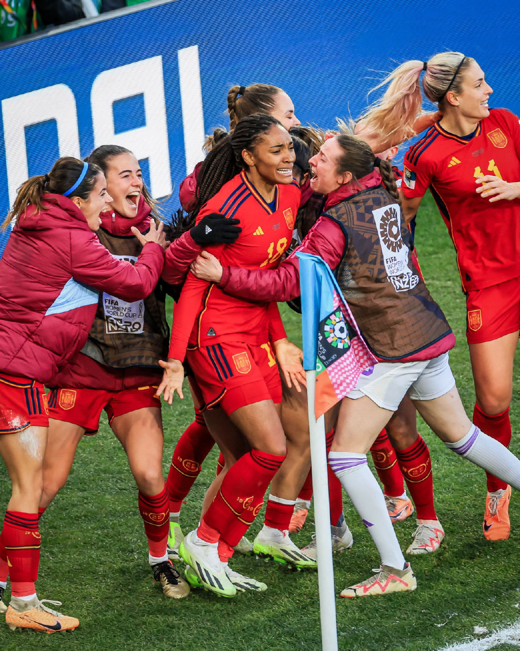 -包含罕见强手碰撞，欧洲足球盛宴精彩绝伦的词条